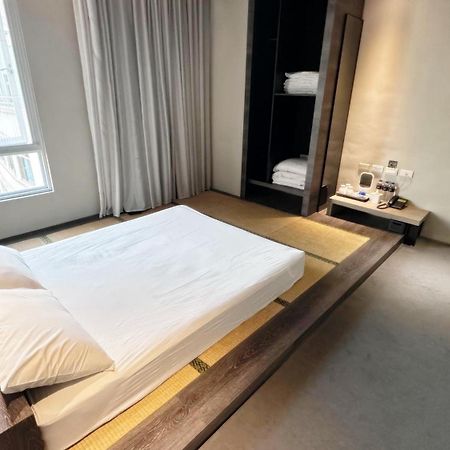 Kiwi Express Hotel-Taichung Station II Екстериор снимка