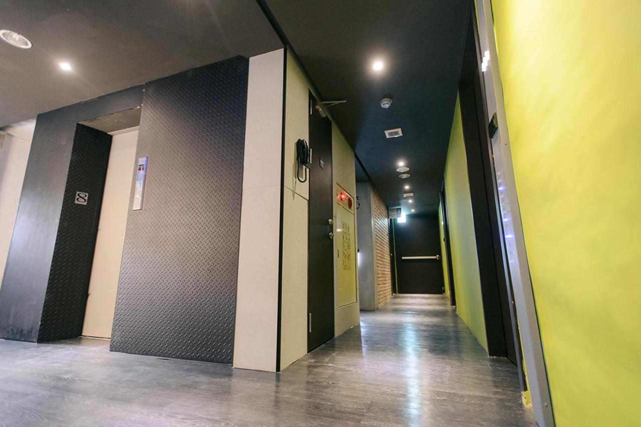 Kiwi Express Hotel-Taichung Station II Екстериор снимка
