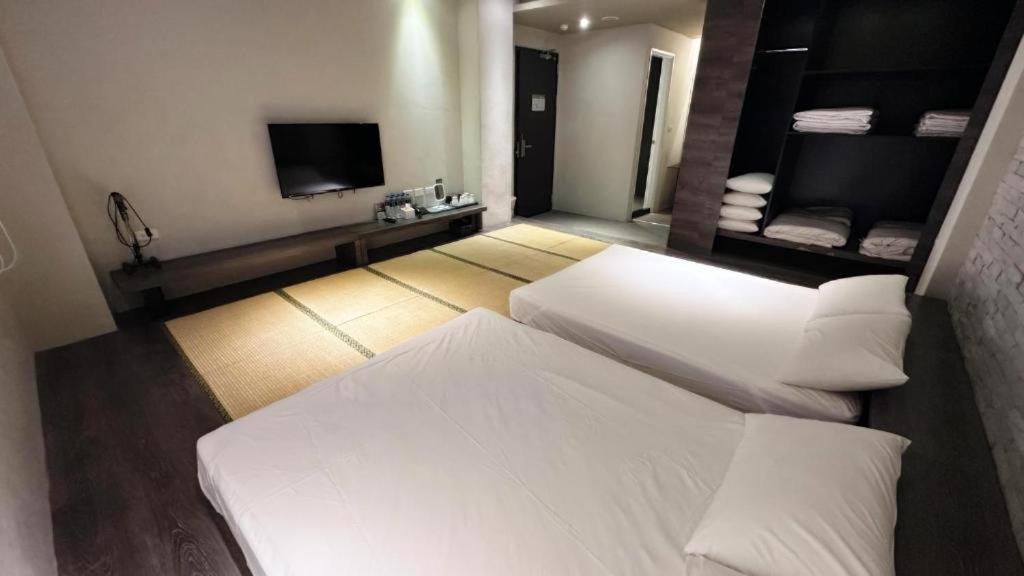 Kiwi Express Hotel-Taichung Station II Екстериор снимка